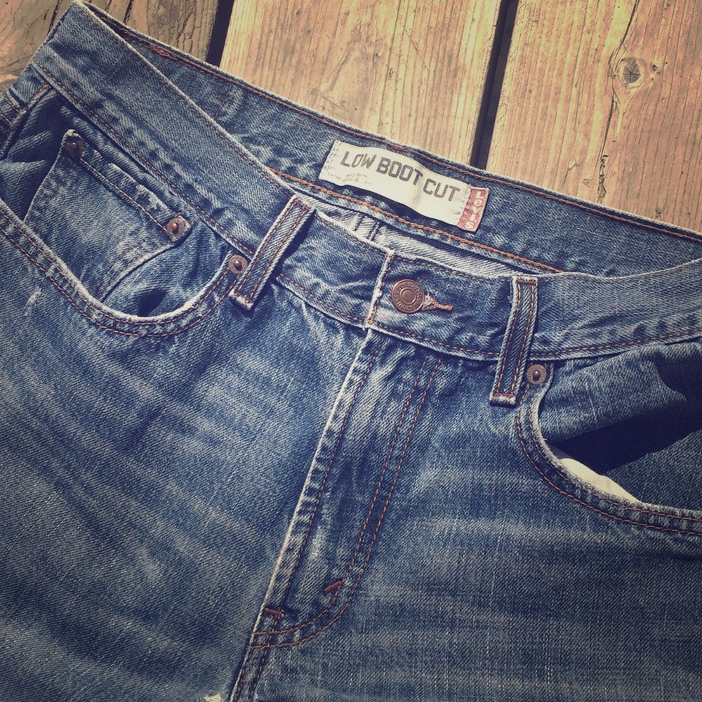 2/$15 Levi’s 527 32x32
